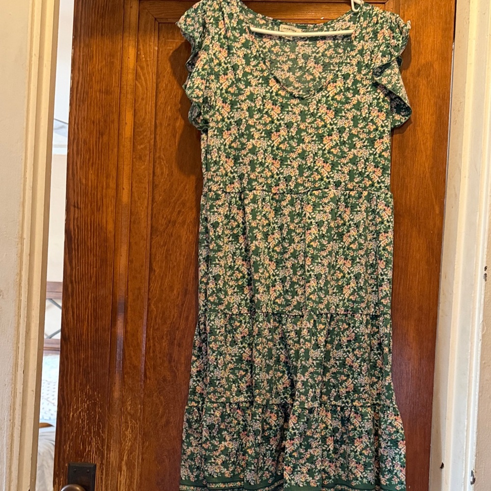 Max Studio Green Floral Spring dress w flutter sleeves